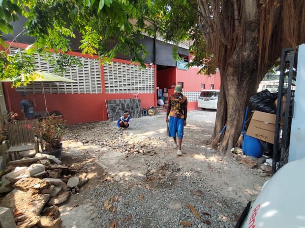 Puing di bawah coran lama yang perlu dipadatkan ulang