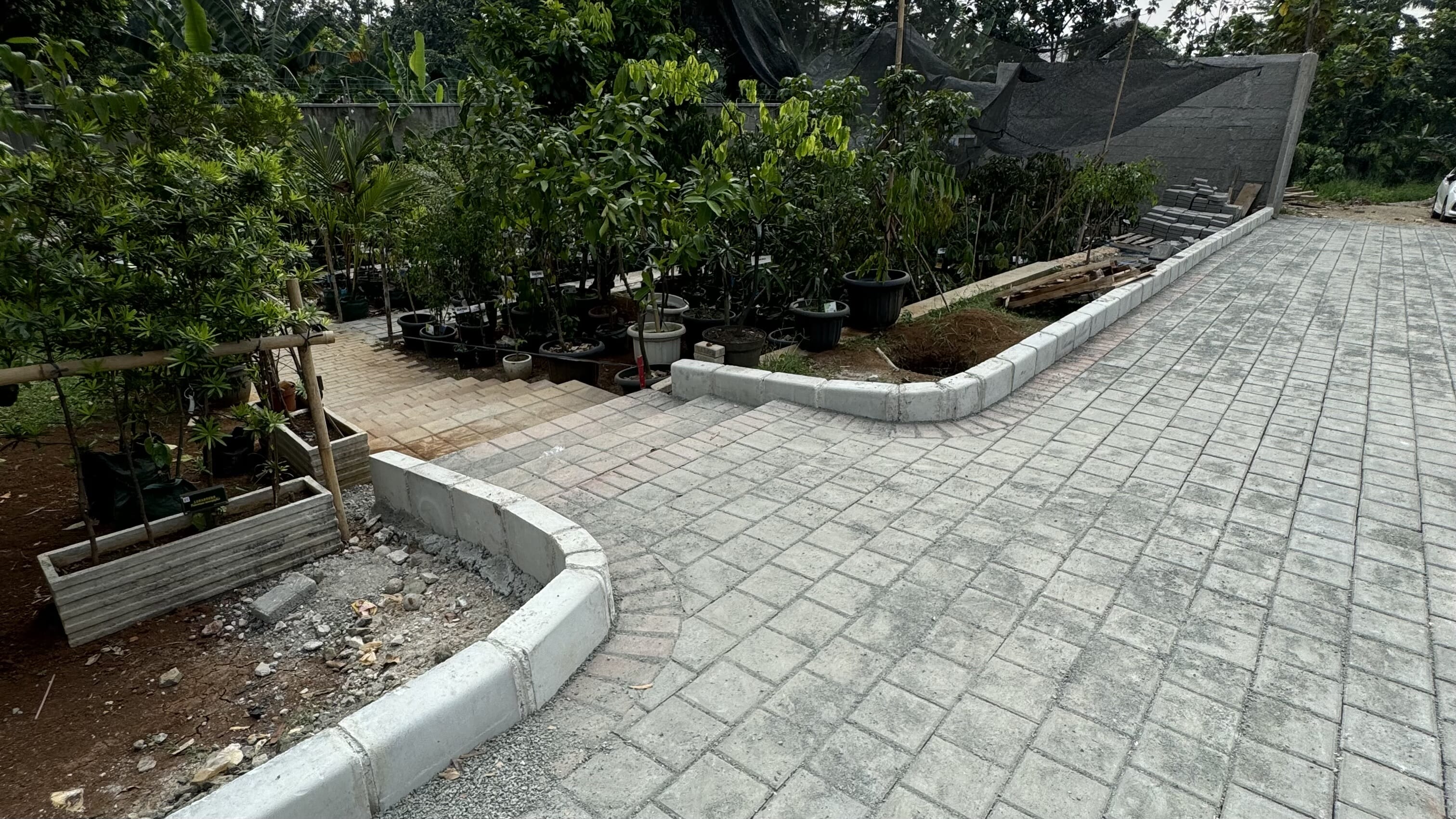 Akses jalan komplek perumahan