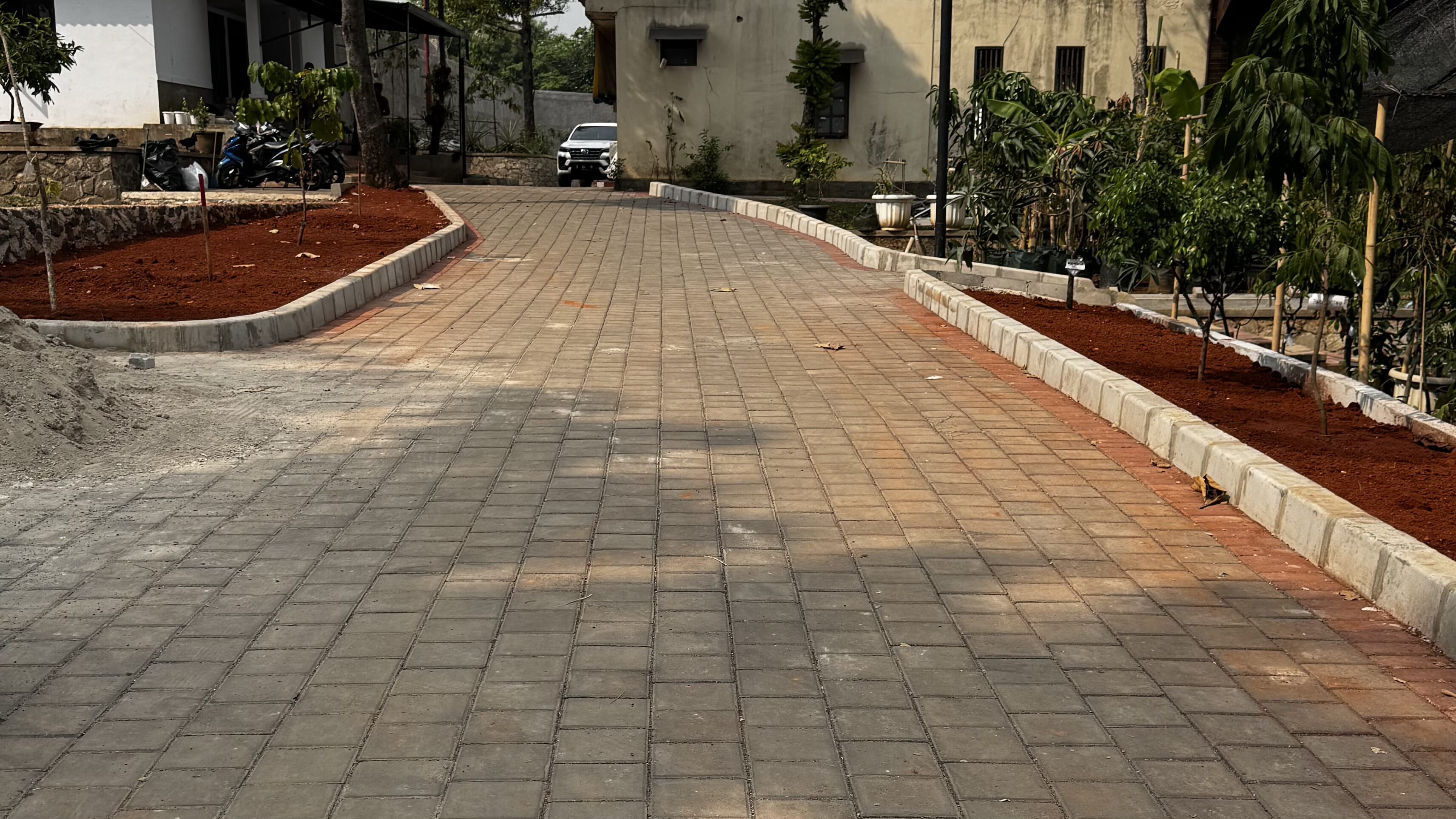 Jasa Pasang Paving Jalan Komplek Cluster oleh SolidPaving.id