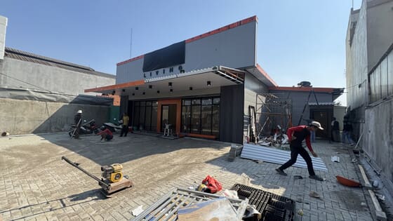 Pemadatan paving dengan stamper di Cimanggis